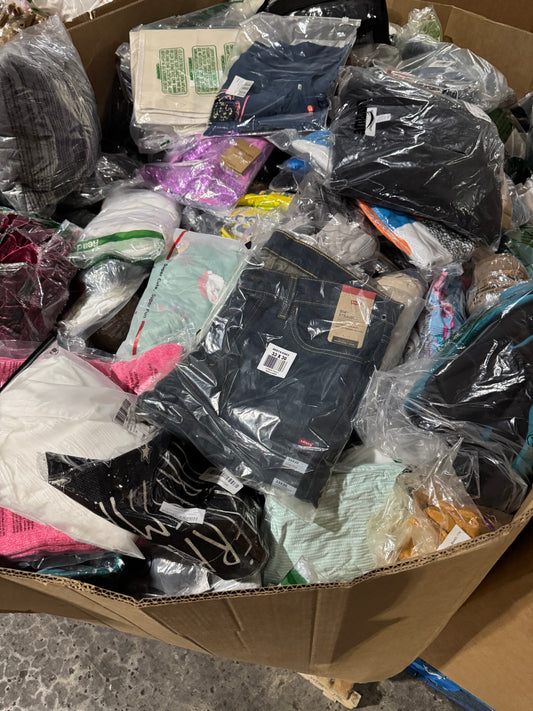 Amazon Clothing Liquidation Pallet – 4ft Gaylord (450–650 Units) | Whatnot, TikTok Live & Poshmark Ready | Free Shipping