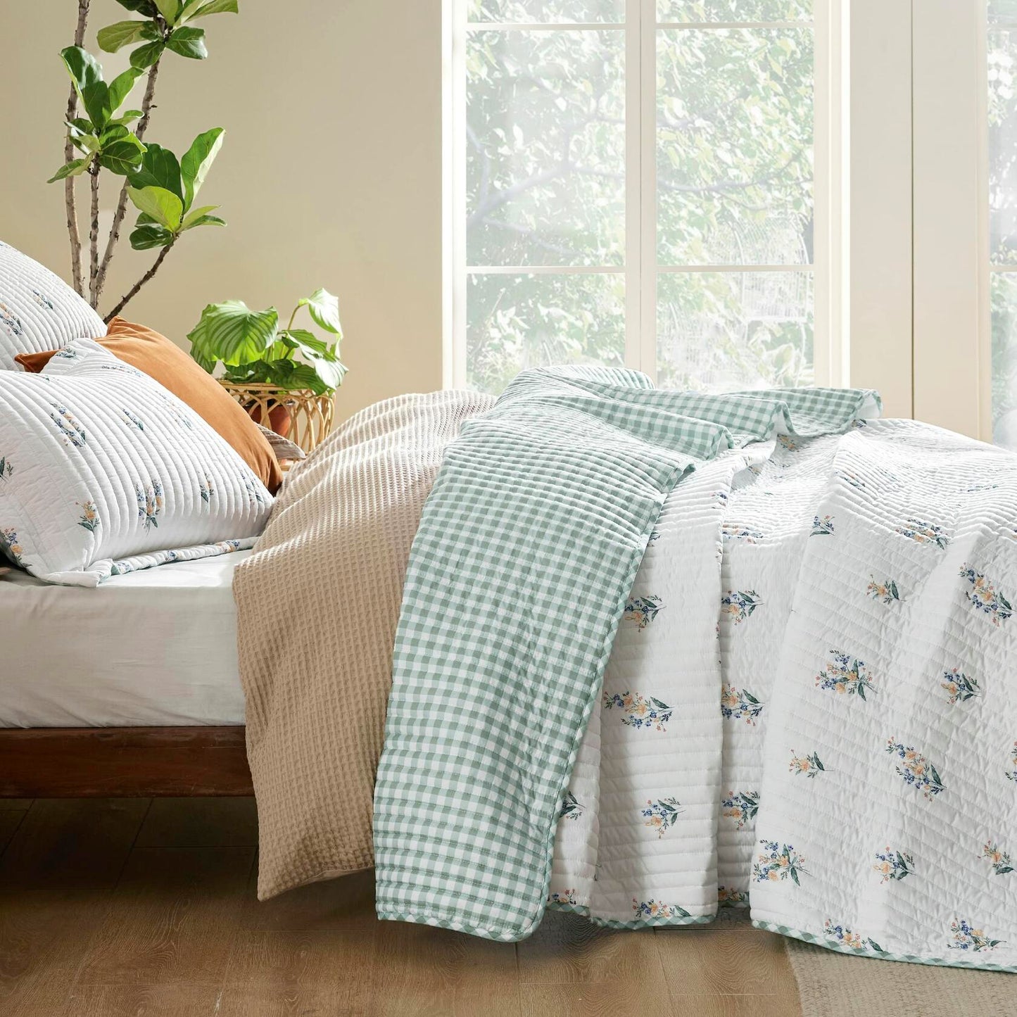 Bedsure Floral Quilt Set Queen - Reversible Botanical Spring Flower Quilt Bedding Set, 3 Pieces Microfiber Lightweight Bedspread, Coverlet with 2 Pillow Shams for All Seasons (90"x96")